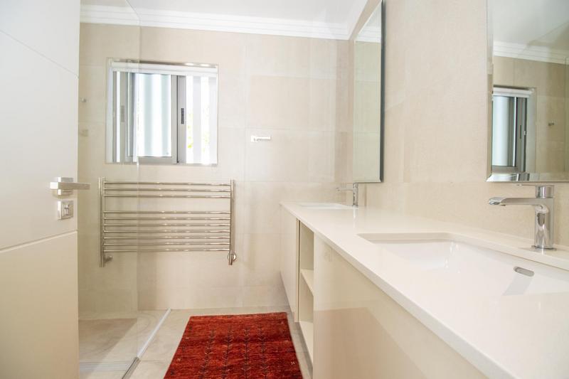 4 Bedroom Property for Sale in Constantia Western Cape